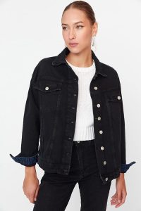 Comment coordonner une veste en jean femme avec des accessoires en cuir ?插图