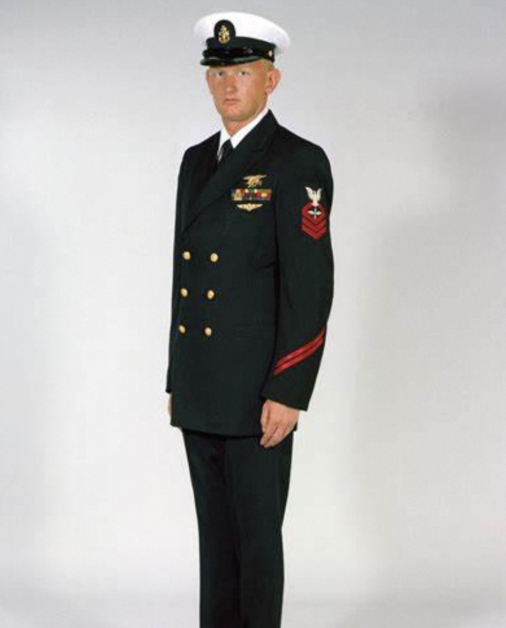 Navy Chief Petty Officer Uniform: Emblem of Leadership !插图3