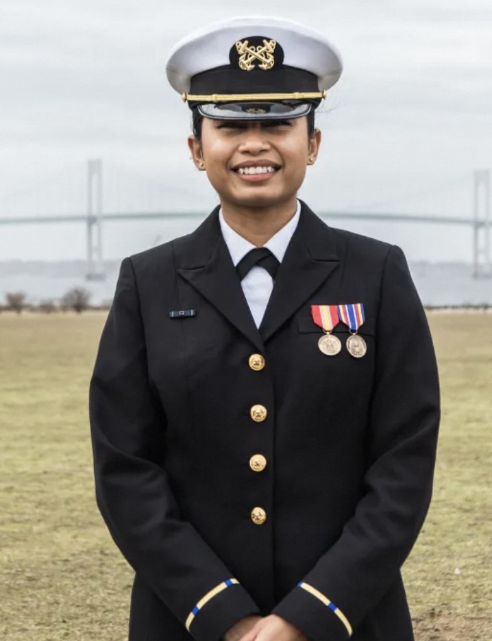 Navy Warrant Officer Uniform: The Symbol of Authority and Pride!插图4