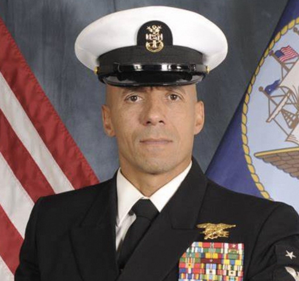 US Navy Officer Uniform: The Evolution of Maritime Distinction!插图4