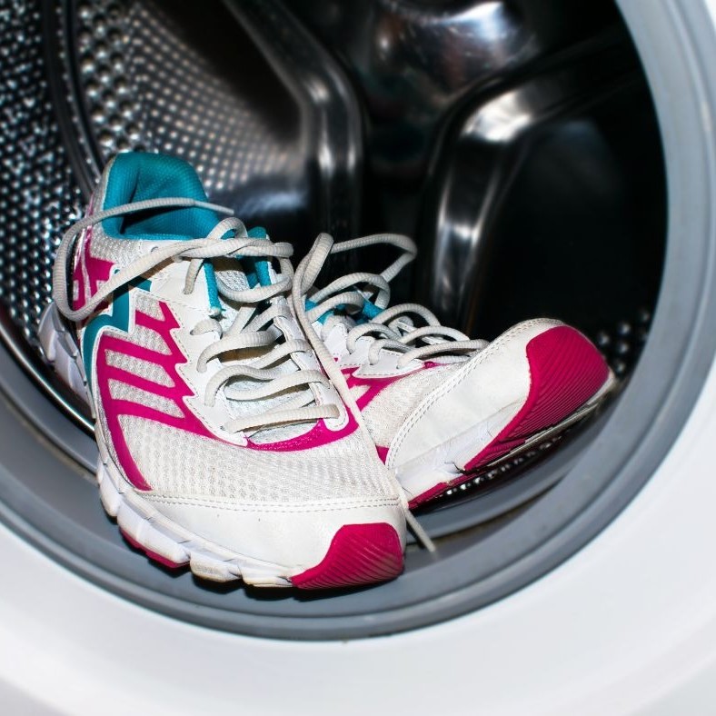 how to wash sports shoes